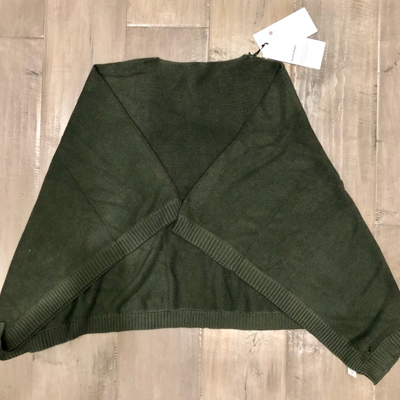 Lululemon Divinity poncho - Picture 6 of 7